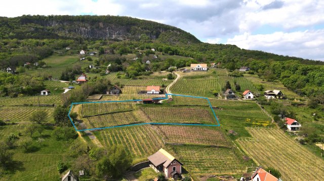 Eladó nyaraló, Badacsonytomajon 66.5 M Ft, 2 szobás