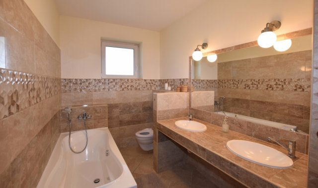 Eladó családi ház, Debrecenben 159 M Ft, 4 szobás