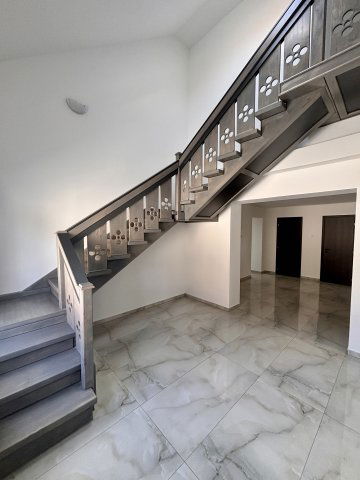 Eladó családi ház, Nagyrédén 69.9 M Ft, 7 szobás