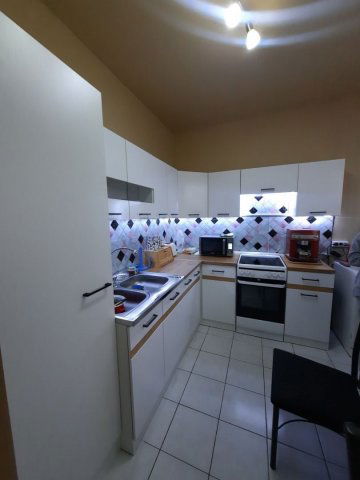 Kiadó panellakás, albérlet, Debrecenben 240 E Ft / hó, 3 szobás
