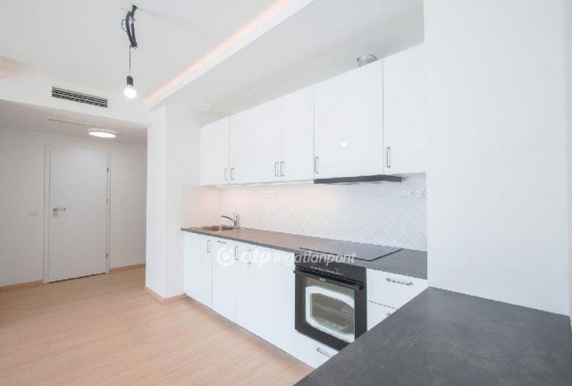 Eladó téglalakás, Balatonkenesén 119.5 M Ft, 3 szobás