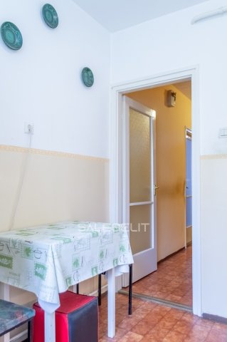 Eladó téglalakás, Debrecenben 50 M Ft, 1 szobás