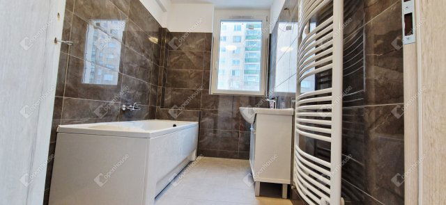 Eladó téglalakás, Miskolcon 60 M Ft, 3 szobás