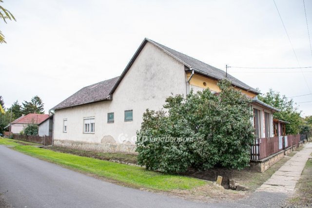 Eladó családi ház, Tiszalökön 33.9 M Ft, 5 szobás
