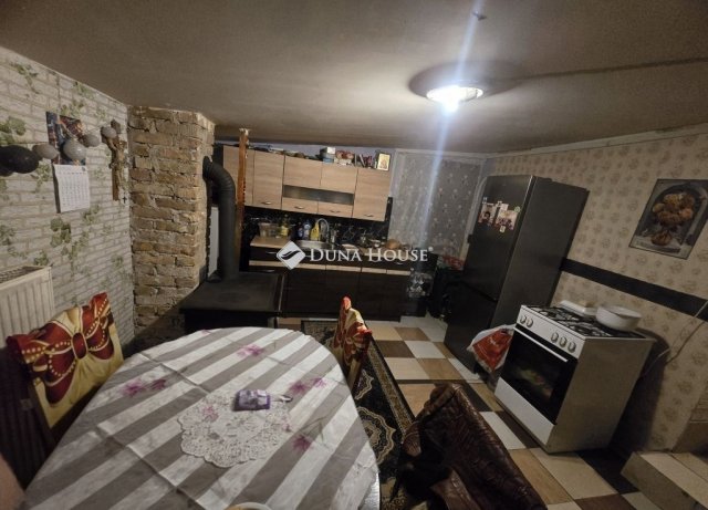 Eladó családi ház, Domonyban 37 M Ft, 3 szobás