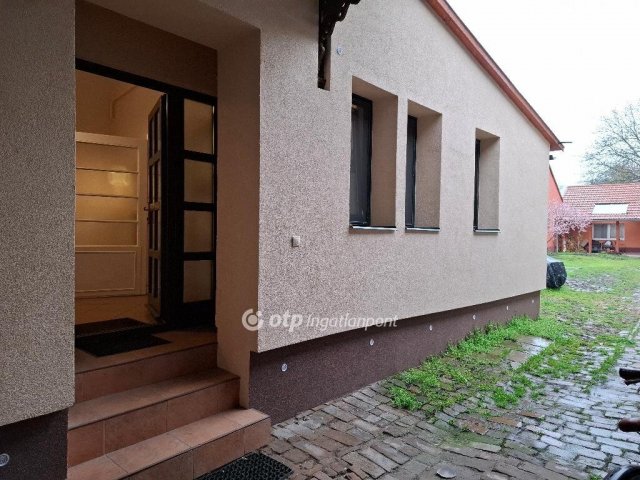 Eladó családi ház, Békéscsabán 39.9 M Ft, 2+1 szobás