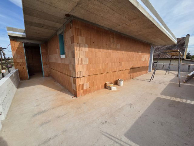 Eladó családi ház, Szegeden 200 M Ft, 5 szobás