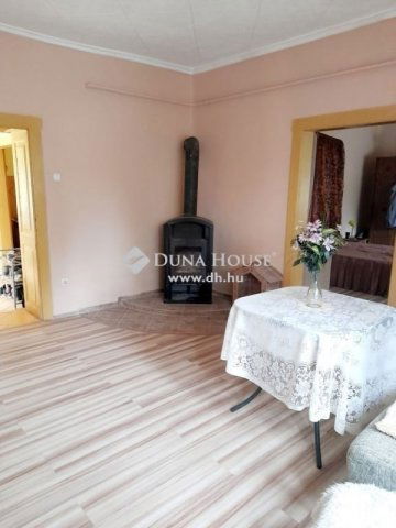 Eladó családi ház, Szegeden 69 M Ft, 2 szobás