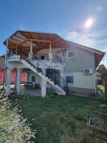 Eladó családi ház, Balatonbogláron 149.9 M Ft, 7 szobás