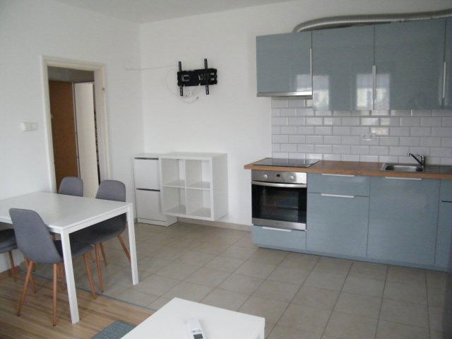 Kiadó téglalakás, albérlet, Pápán 135 E Ft / hó, 1+1 szobás