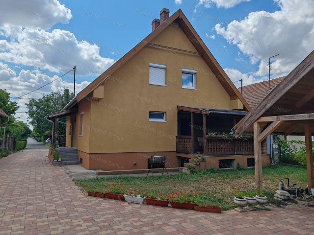 Eladó családi ház, Szolnokon 78.5 M Ft, 3+1 szobás