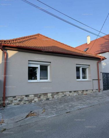 Eladó családi ház, Veszprémben 123 M Ft, 4 szobás