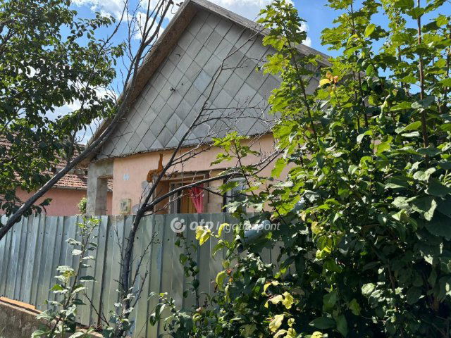 Eladó családi ház, Zsákán 8 M Ft, 3 szobás