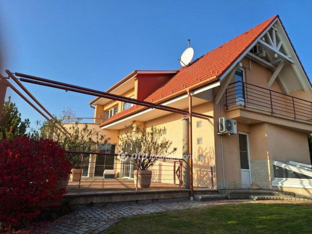 Eladó nyaraló, Szentendrén 269 M Ft, 6 szobás