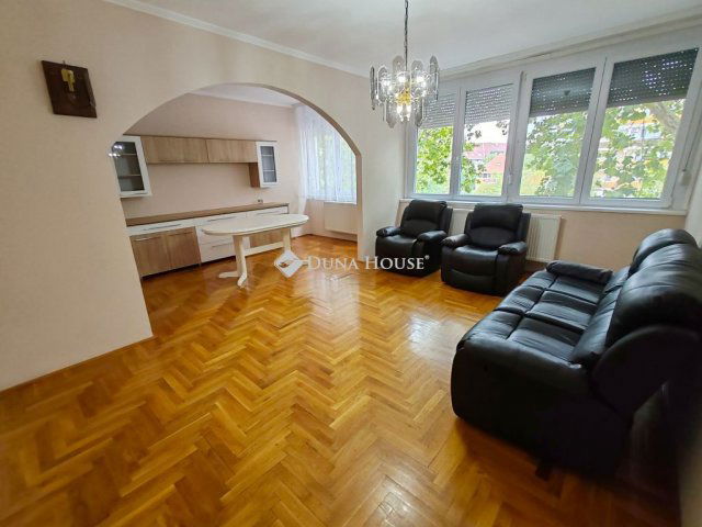 Kiadó téglalakás, albérlet, Békéscsabán, Andrássy úton