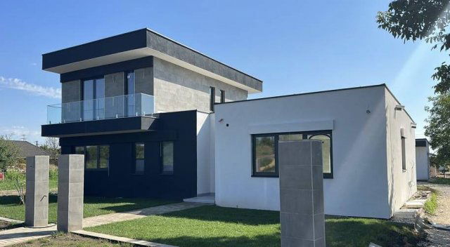 Eladó családi ház, Székesfehérvárott 249 M Ft, 5 szobás
