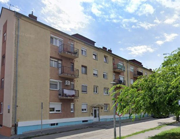 Eladó téglalakás, Várpalotán 30 M Ft, 2 szobás