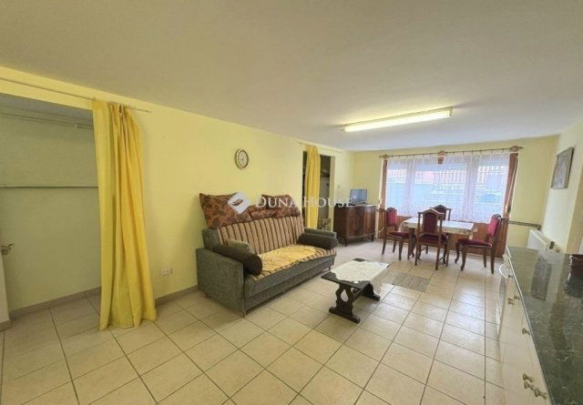 Eladó családi ház, Úrin 75.9 M Ft, 3 szobás