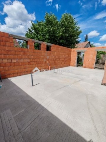 Eladó sorház, Nagykátán 82.5 M Ft, 4 szobás