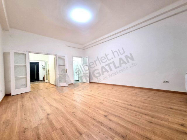 Kiadó téglalakás, albérlet, I. kerületben, Széna téren