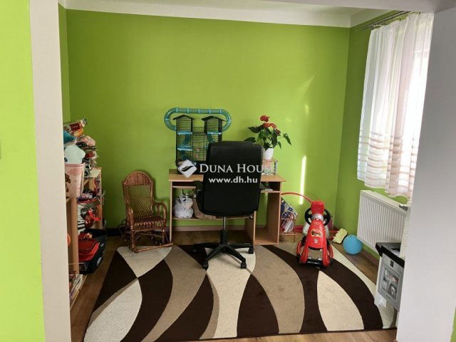 Eladó családi ház, Kisbéren 78.5 M Ft, 5 szobás