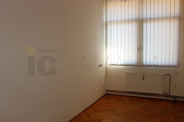 Kiadó iroda, Szegeden, Attila utcában 32 E Ft / hó