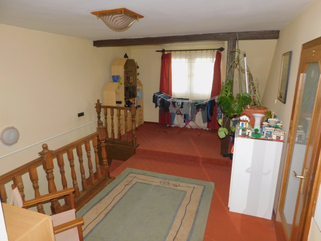 Eladó családi ház, Egerben 324 M Ft, 14+2 szobás