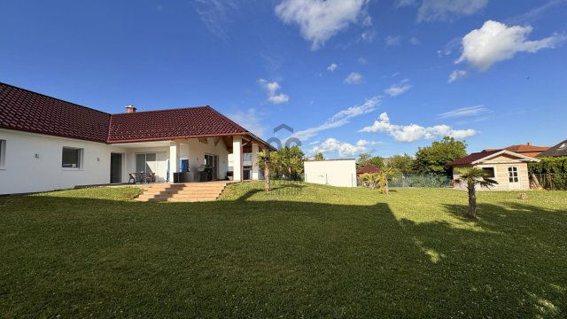 Eladó családi ház, Vonyarcvashegyen 206.25 M Ft, 5 szobás