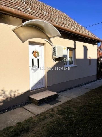 Eladó családi ház, Bugyin 49.9 M Ft, 3 szobás