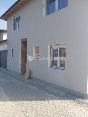 Eladó ikerház, Vecsésen 119 M Ft, 5 szobás