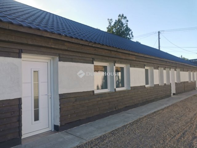 Eladó családi ház, Neszmélyen, Fő utcában 83 M Ft, 10 szobás