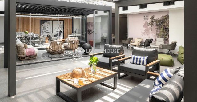 Eladó üzlethelyiség, Budapesten, III. kerületben, Bécsi úton