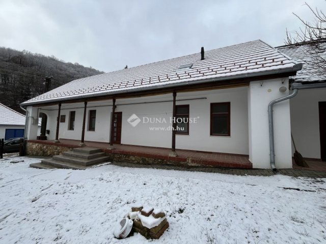 Eladó családi ház, Óbányán 58.9 M Ft, 3 szobás