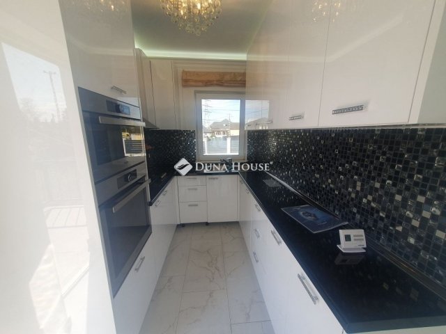 Eladó családi ház, Dunakeszin 119.999 M Ft, 3 szobás