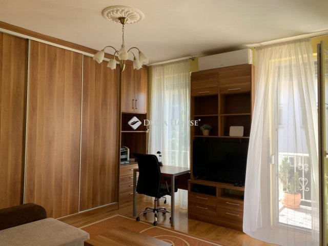 Kiadó téglalakás, albérlet, Pécsett, Alsóbalokány utcában