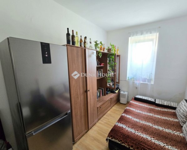Eladó téglalakás, Győrött 44.99 M Ft, 2 szobás