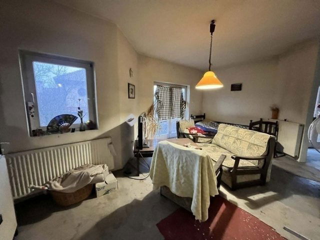 Eladó családi ház, Pécsett 59 M Ft, 5 szobás