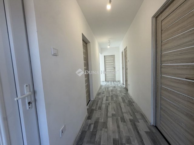 Eladó téglalakás, Vecsésen 74.9 M Ft, 4 szobás