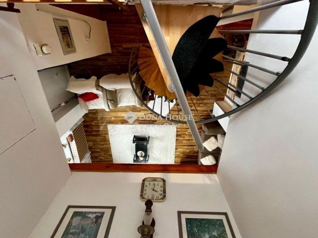 Eladó családi ház, Óbányán 109.5 M Ft, 6 szobás