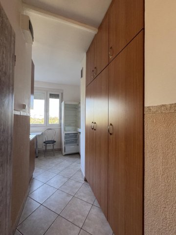 Eladó panellakás, Szegeden 41.9 M Ft, 2 szobás