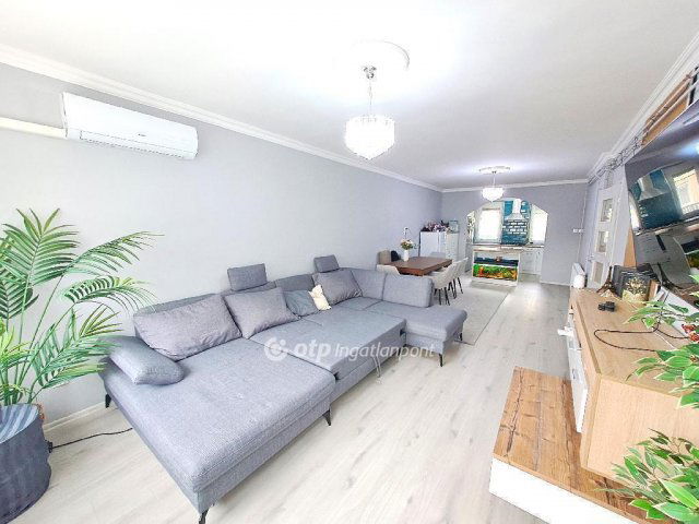 Eladó téglalakás, Szolnokon 79.9 M Ft, 3+2 szobás