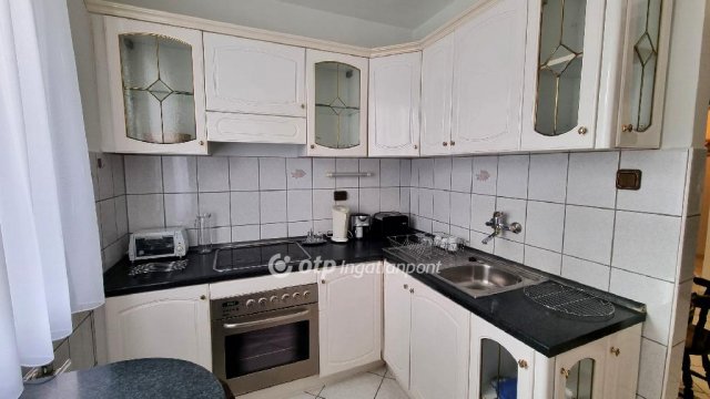 Kiadó téglalakás, albérlet, Debrecenben 250 E Ft / hó, 3 szobás