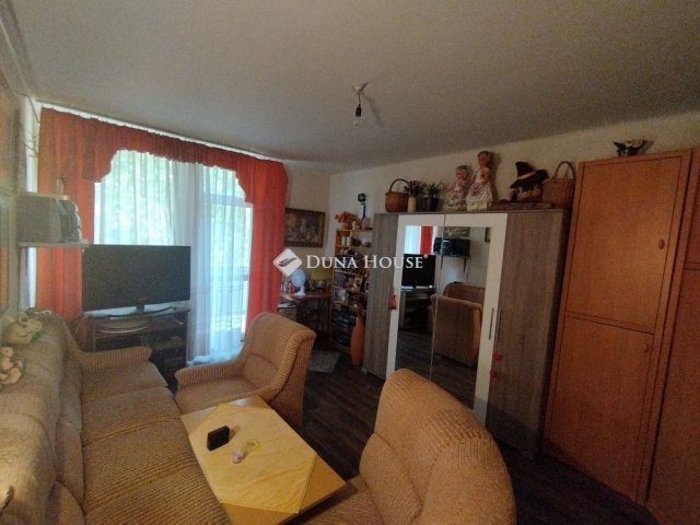 Eladó téglalakás, Tatabányán 34.99 M Ft, 1+1 szobás