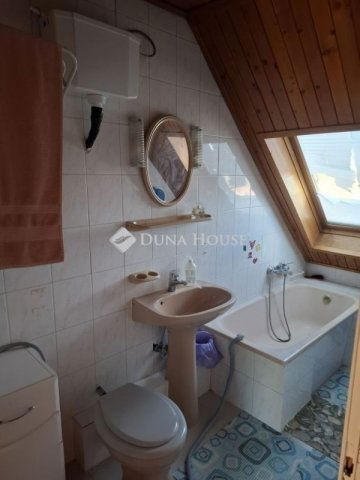 Eladó családi ház, Szentendrén 102.9 M Ft, 3 szobás