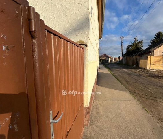 Eladó családi ház, Derecskén 60 M Ft, 6 szobás