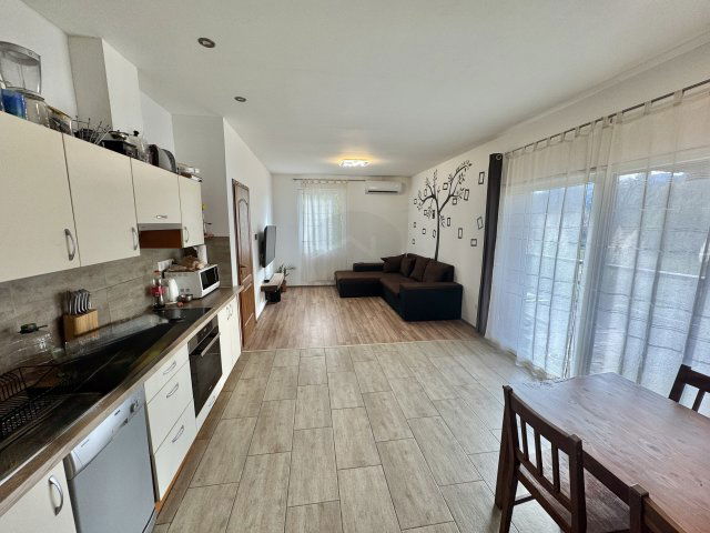 Eladó családi ház, Valkón 65 M Ft, 3 szobás