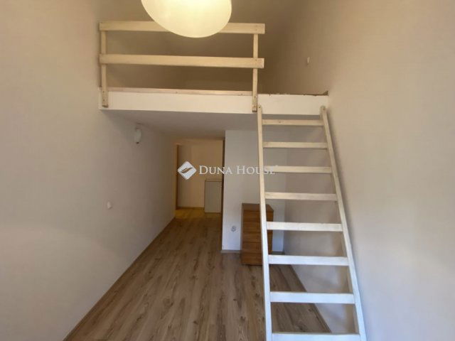 Kiadó téglalakás, albérlet, Budapesten, VI. kerületben