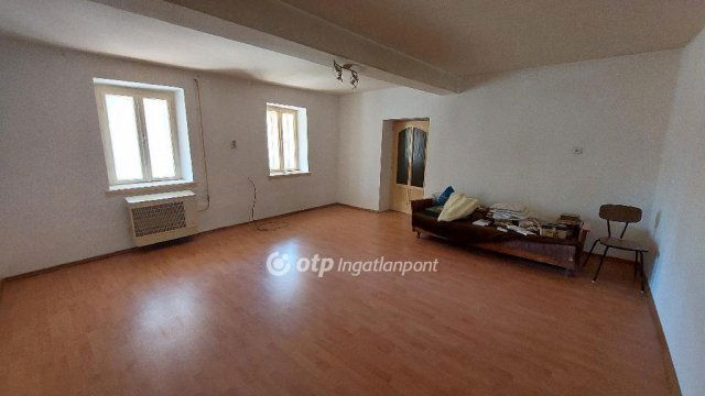 Eladó családi ház, Kisújszálláson 15 M Ft, 3 szobás