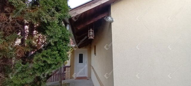 Eladó családi ház, Szegeden 64.5 M Ft, 2 szobás