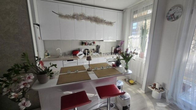 Eladó téglalakás, Budapesten, II. kerületben 130 M Ft, 3 szobás